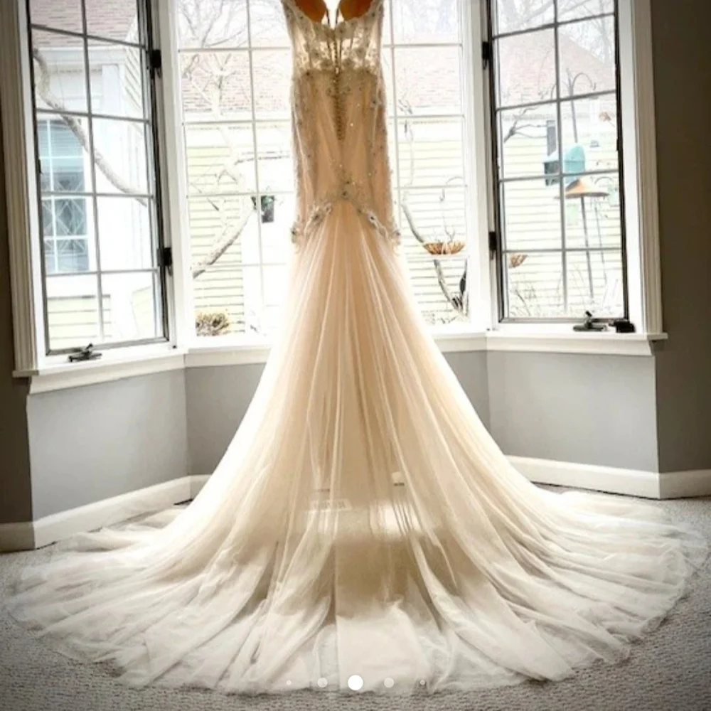 Wedding Gown- Make Me An Offer- Exquisite Floral Lace Bridal Gown. - Picture 4 of 8